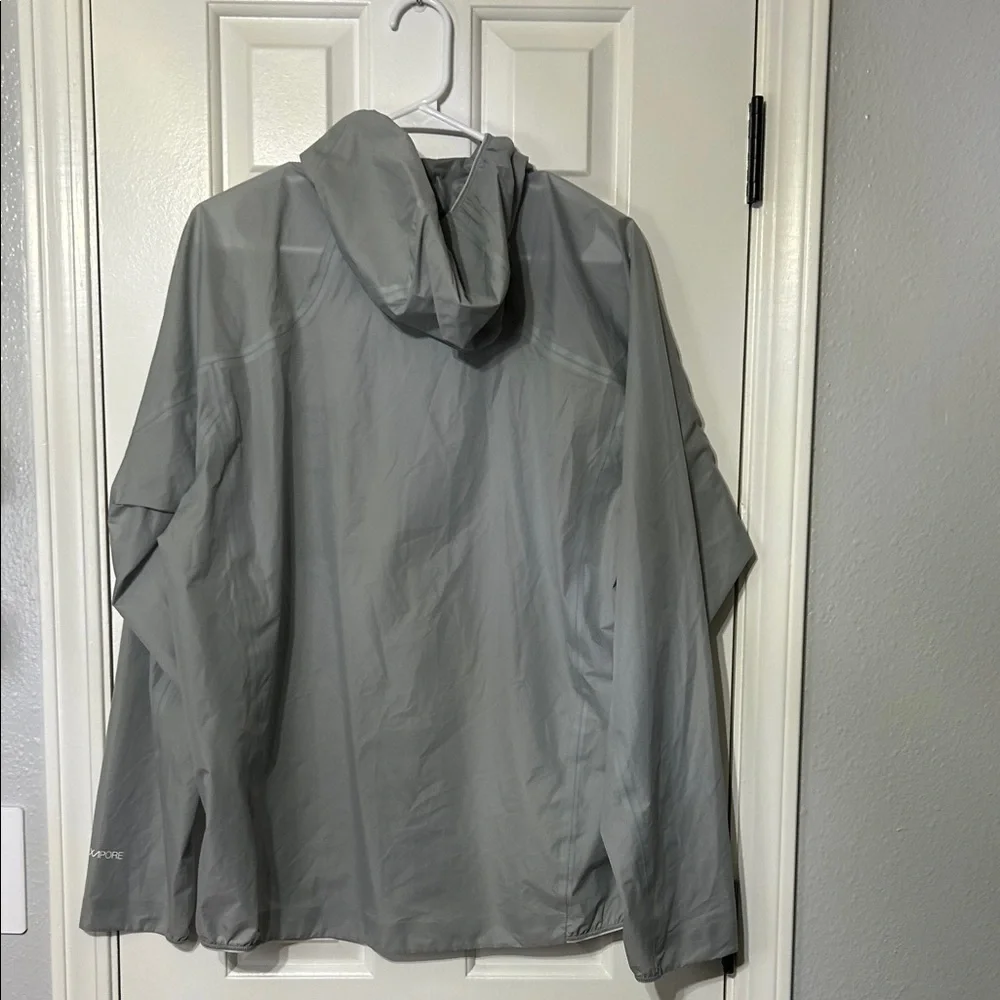 Jack Wolfskin Men's Light Gray Raincoat